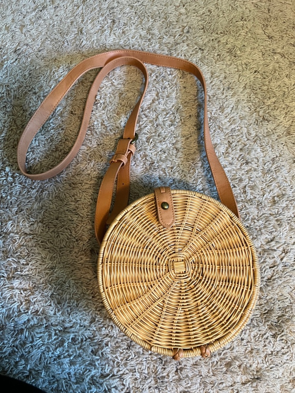 Round Woven Crossbody Bag in Tan